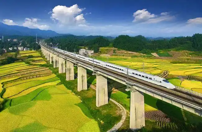 争取国家启动沿江高铁 宜昌至恩施至重庆段 安恩张铁路,恩黔铁路前期