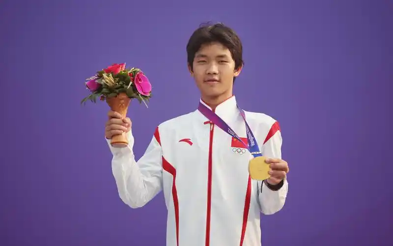 今朝唯我少年郎从小习武的张杰在滑板场华丽转身专访