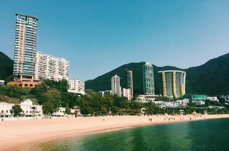 【携程攻略】香港浅水湾景点,香港浅水湾,是富人区,风平浪静,风景秀丽