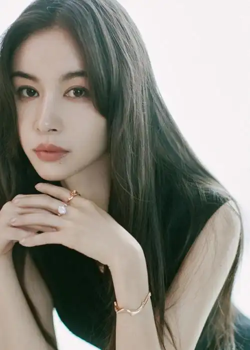 王子文超话以「她」视角,看待世界.