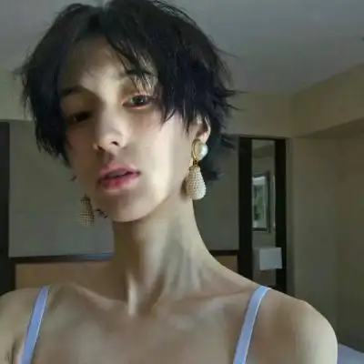 2020欧美女生头像霸气超拽高冷帅气人潮拥挤记得抓紧我的手