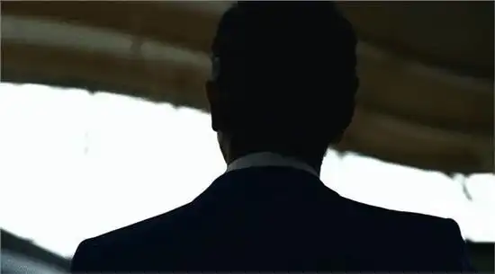 一个人越来越沉默,越来越不愿说话,即便是对着家人也无话可说,究竟