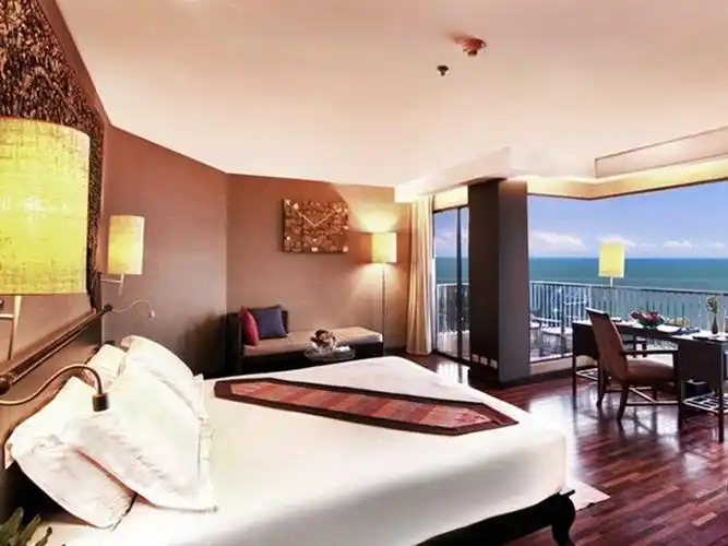 p>v8海景大酒店位于芭堤雅,是家3星级酒店,距离芭堤雅公园塔步行9