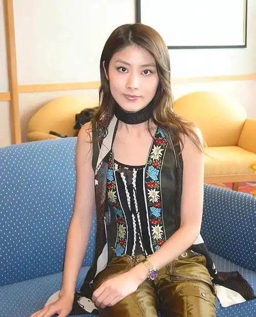 好搞笑!陈慧琳采访如村头闲聊,自曝家中钻石成堆,可惜时代变了