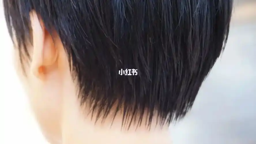 女生短发后面翘起来不自然要怎么处理?