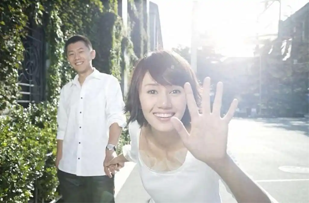 回顾夏雨结婚不邀请父亲婚后与母亲算账妻子袁泉为他感到心疼