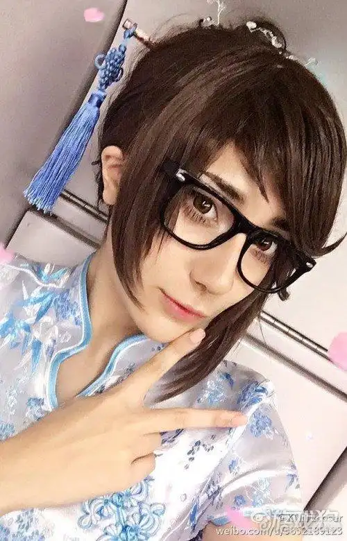 竟是伪娘 国外coser妖娆演绎旗袍装小美