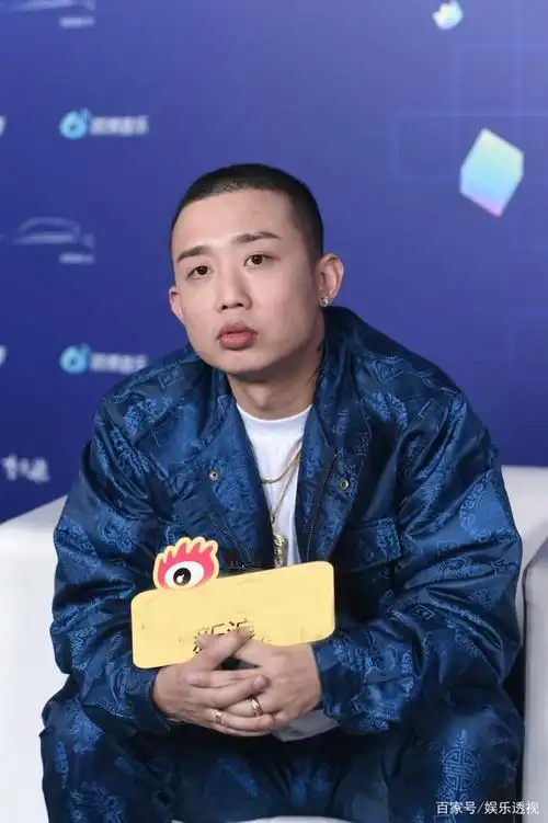 gai回应晒与李小璐pgone同款酒店背景照,喊话pgone:别当傻子