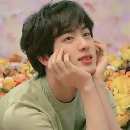 最后,金硕珍多可爱啊,简直可爱炸了,我超喜欢他的嘟嘟唇.