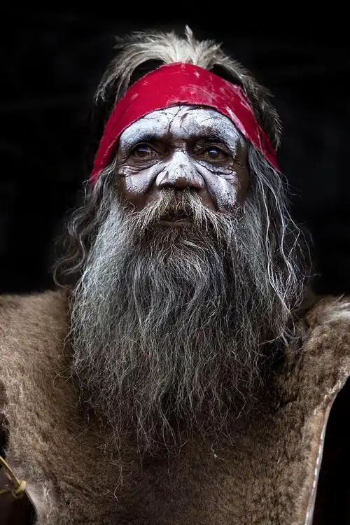 话说土著人不高兴了,当年你们英国人侵占了我们的家园,还要统一