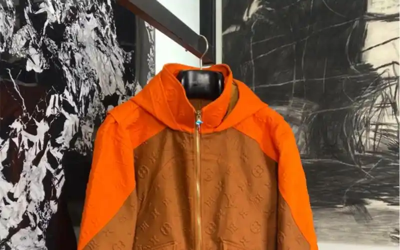 lv路易威登高仿橙黄拼接连帽压花压纹牛仔外套