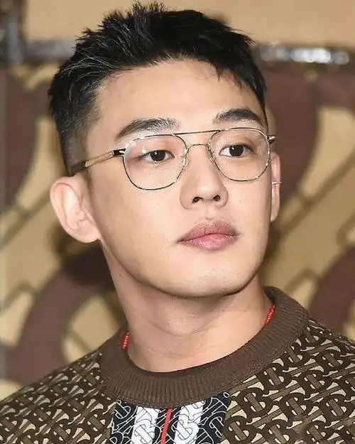 刘亚仁疑为戏增肥,身材变壮颜值却下滑,引发网友争议