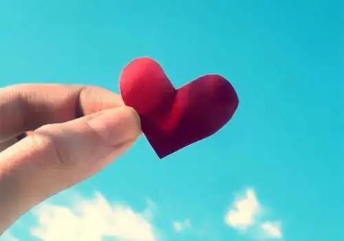 简单爱心背景图片_爱的形状很美丽