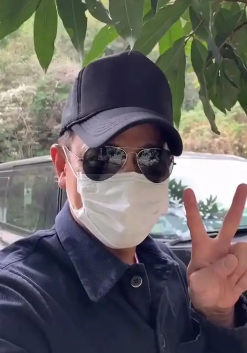 刘德华晒自驾游视频自拍眼角鱼尾纹明显全程没被游客发现