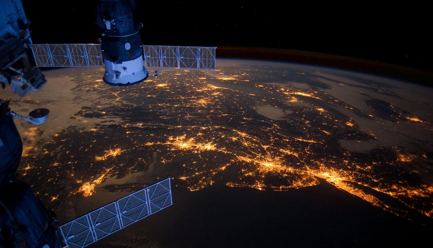 看了美国的夜景灯光卫星图,再看看中国的,差距一目了然?