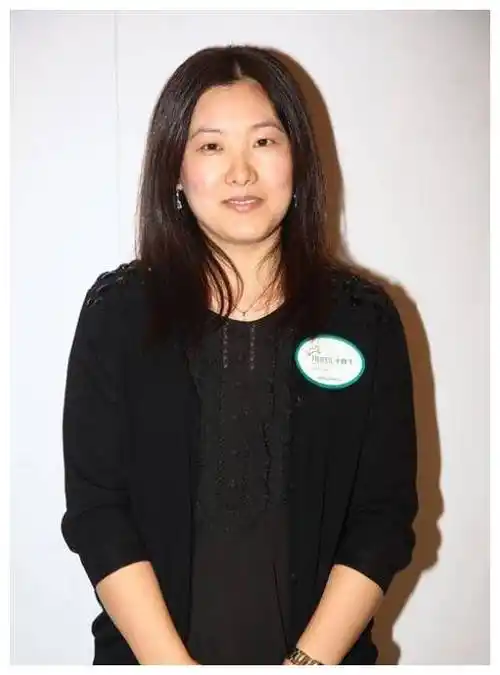 跳水皇后伏明霞搬出家与梁锦松已离婚两人不同方式作出回应