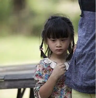 时隔7年,被"富养"的王诗龄与"穷养"的森碟,差距一目了然