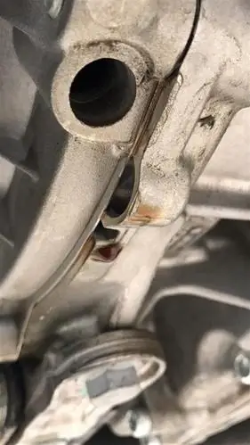 一汽大众迈腾新车曲轴后油封出现漏油