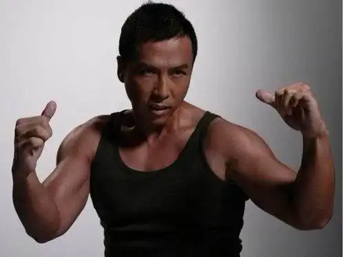 超带感热舞!甄子丹女儿12岁就这么性感了