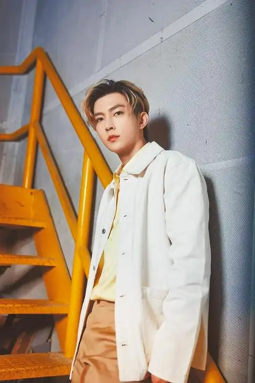 炎亚纶发文感慨金钟奖获奖 遗憾来不及和奶奶分享