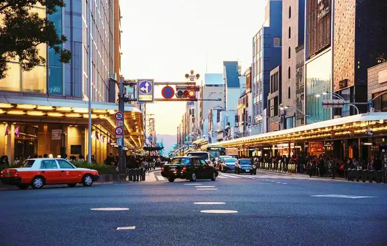 夕阳黄昏了城市我在城市的角落里看黄昏