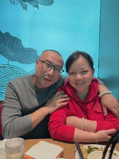 当时我和我高中同学在一个单位上班,那天他说,我帮你介绍个女朋友好吧