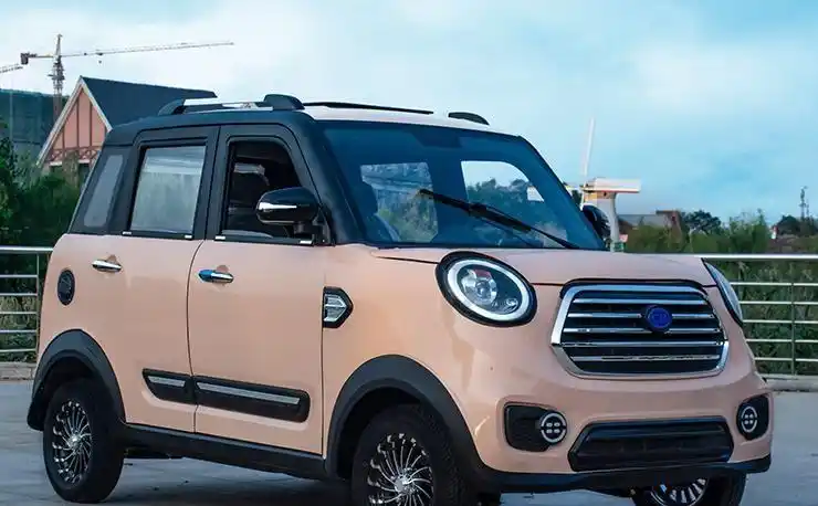 2款外观漂亮的四轮电动车配有空调可载5人最大续航180公里