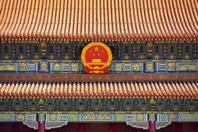 新国徽亮相天安门城楼,使用期至少可达50年