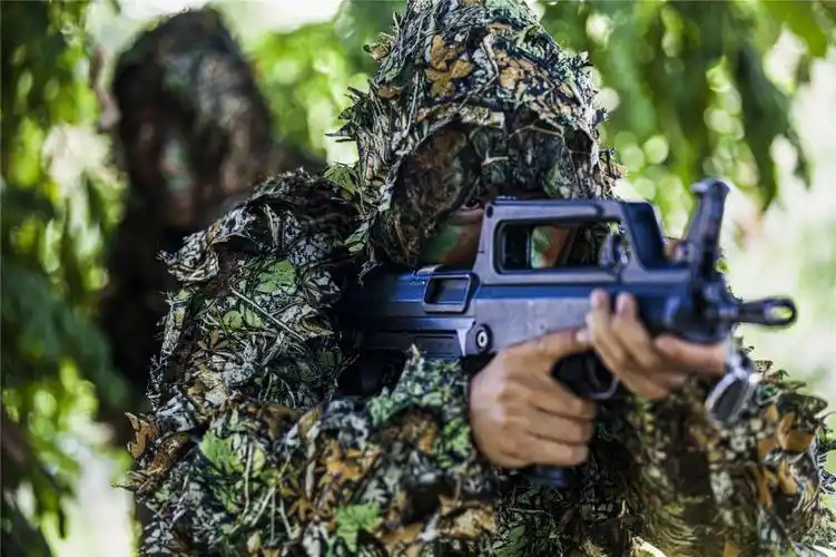 新疆武警夏练三伏特战精兵练本领