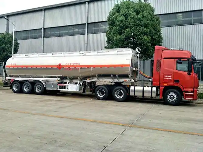 福田欧曼gtl超能版49.9立方半挂油罐车