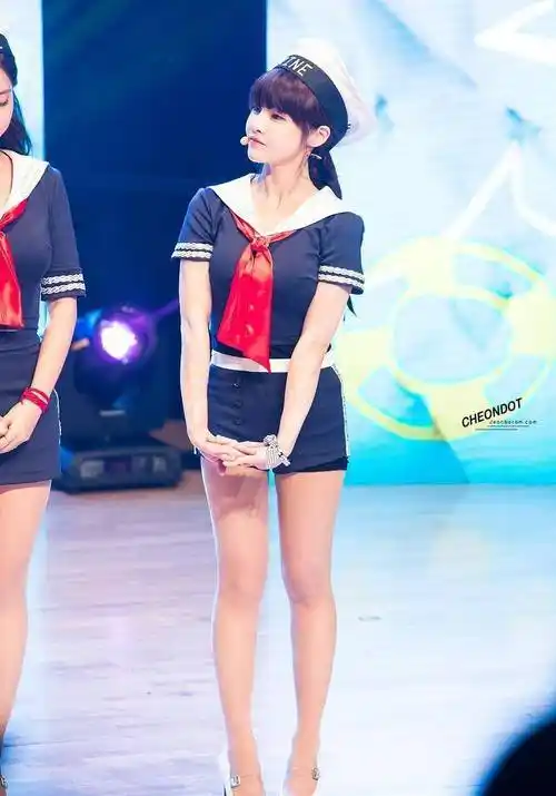 被可爱掩盖的性感的全宝蓝_组合_身材_有料