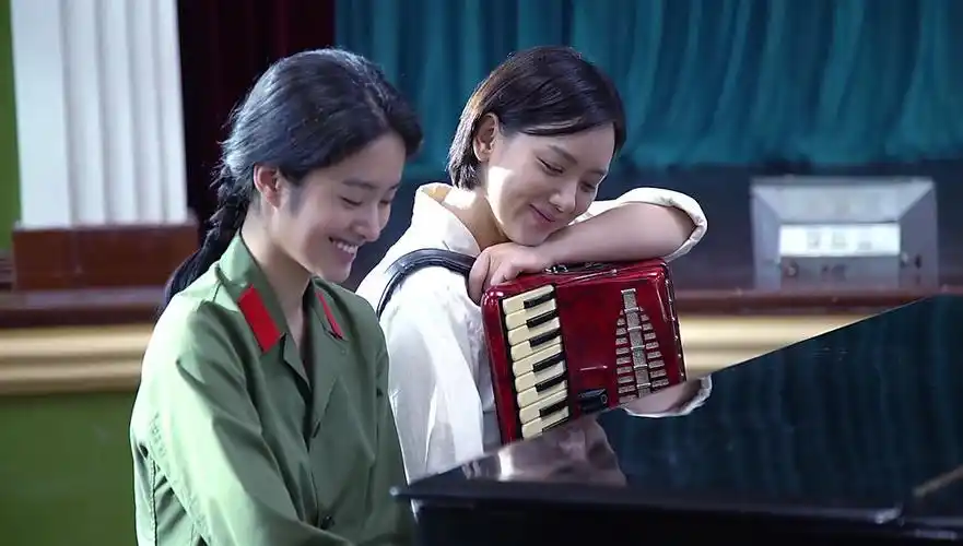 芳华纪录片:我把芳华献给你