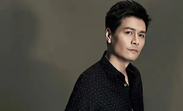 优雅演员潘泰名