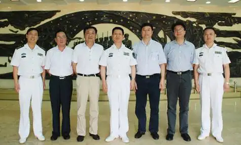 提升干部素质宁波侨办组织参观东海舰队军史馆