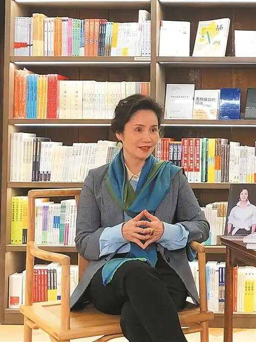 回顾央视著名主播徐俐儿子在结婚证上的留言让她泪目反思