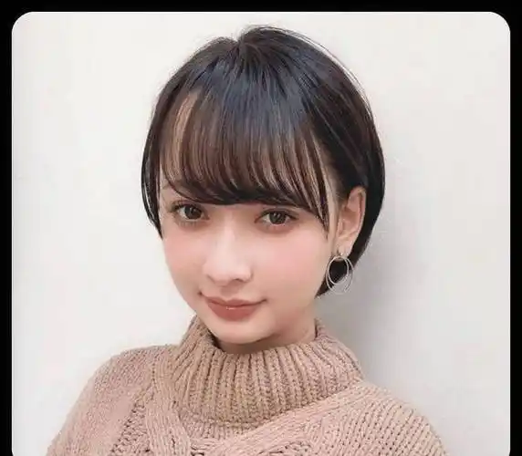 圆脸型首选的发型是短波波头.