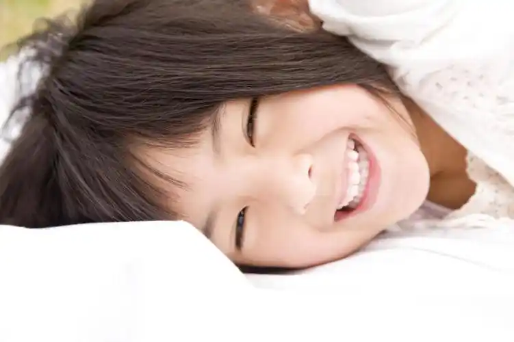 东方人,婴儿,儿童,一个人,公园,笑,微笑,室外,纯洁,小孩,可爱,童年