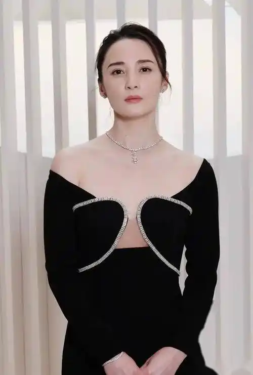 48岁蒋勤勤,这身材谁能顶得住嘛!女神的魅力无人能敌!