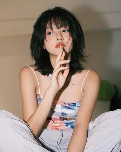 大方脸剪什么短发好看?这几款换上就显瘦!