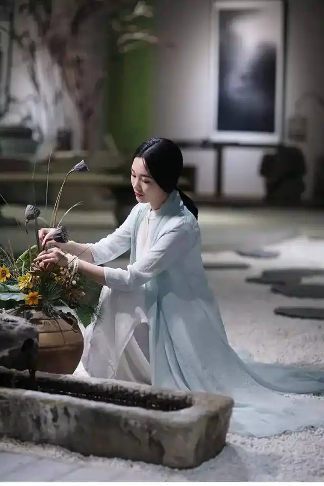 喝茶的女人究竟有多美