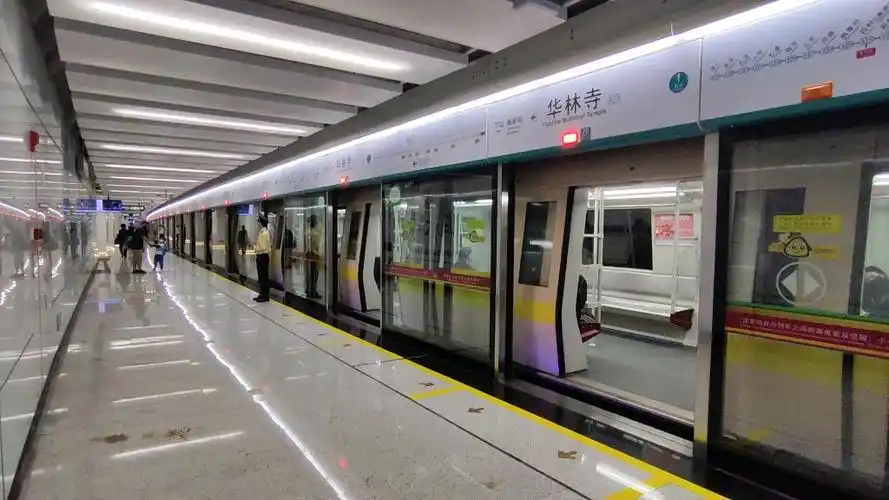 【新线开通】广州地铁8号线北延段华林寺站往滘心方向出站视频_哔哩