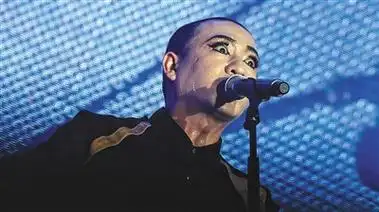 二手玫瑰:给严肃的摇滚乐挠挠痒