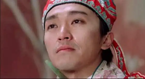古装剧中男星的哭戏,罗云熙帅气,邓伦逼真,而他一滴泪造就经典