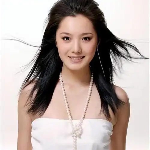 张艺谋长女张末两度嫁给外国人曾遭受家暴她经历了什么