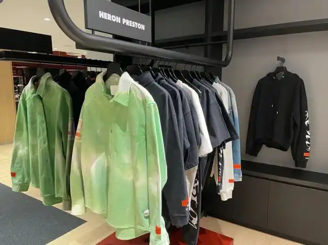 美国潮牌全是坑- supreme为代表