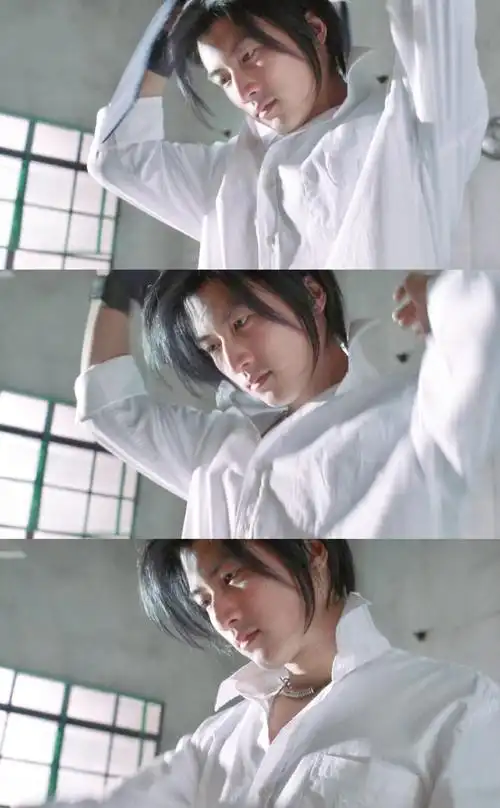 冯德伦vs谢霆锋 电影:《异灵灵异2002》《特警新人类》《我的野蛮同学