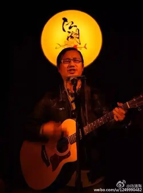 这个为窦唯弹琴的北大物理学家彻底火了,一个视频点击上亿!