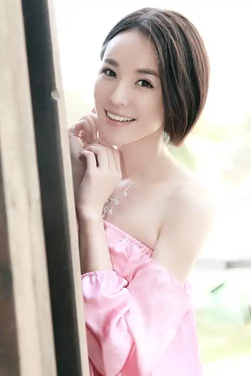 p data-id="gn7rtzfyjv">罗唯薇(原名罗漩),1988年11月23日出生于