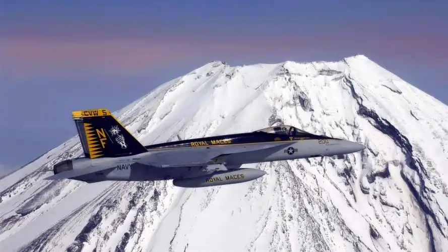 飞行中的战斗机壁纸(13/32)