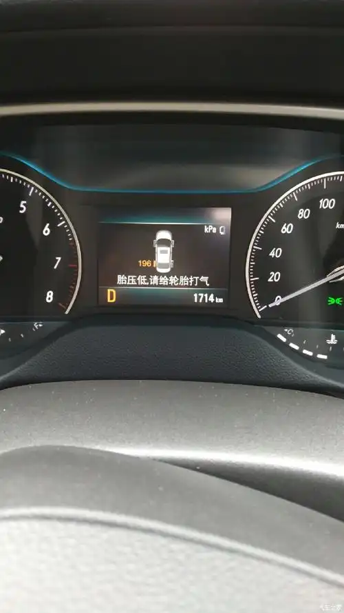 买了三个月的车一个轮胎胎压就不足了?
